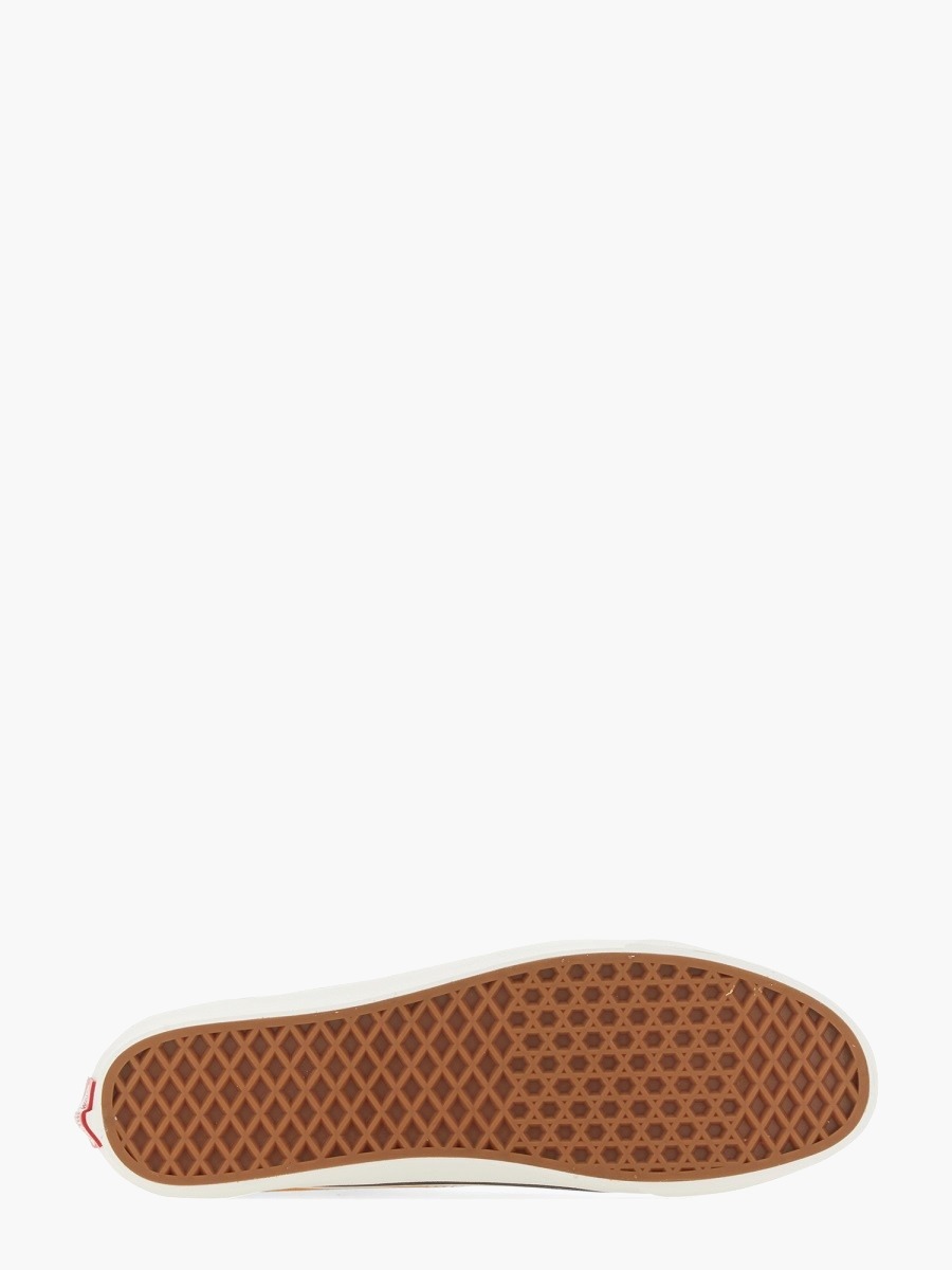 nanito_source_url:https://nokinstyle.com/2359609/old-skool-sneaker.jpg