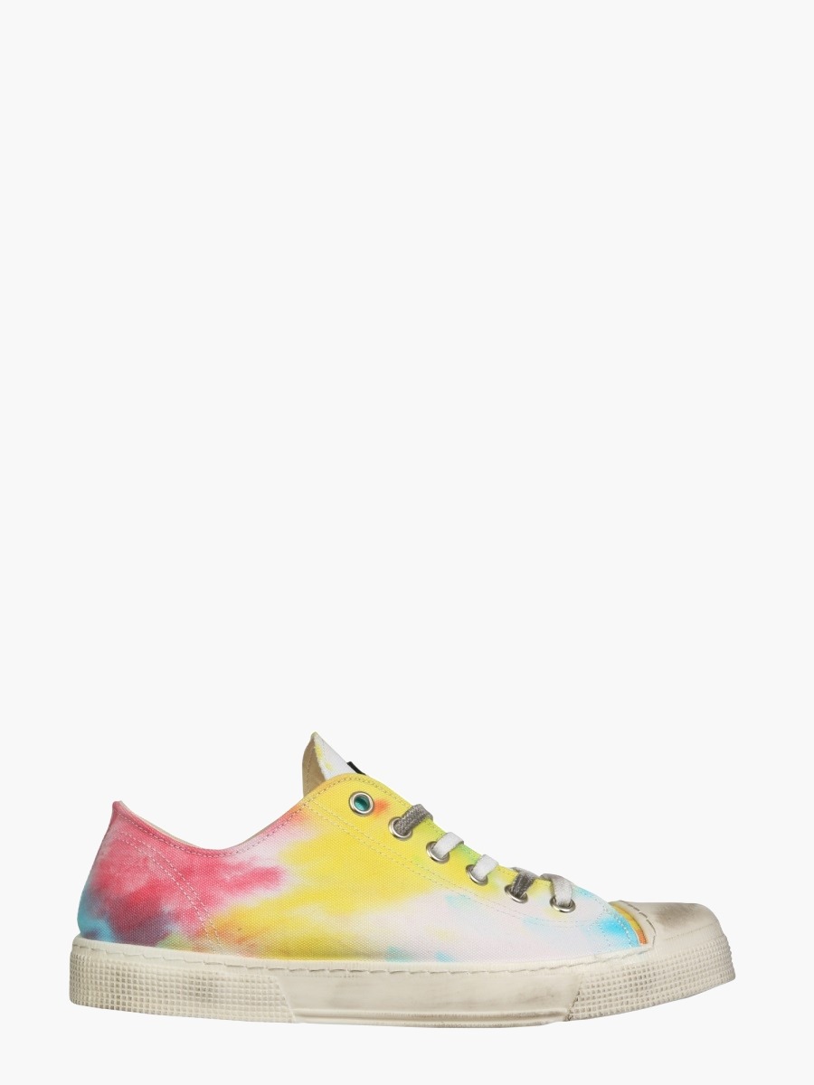 nanito_source_url:https://nokinstyle.com/2351010/jean-michel-low-sneakers.jpg