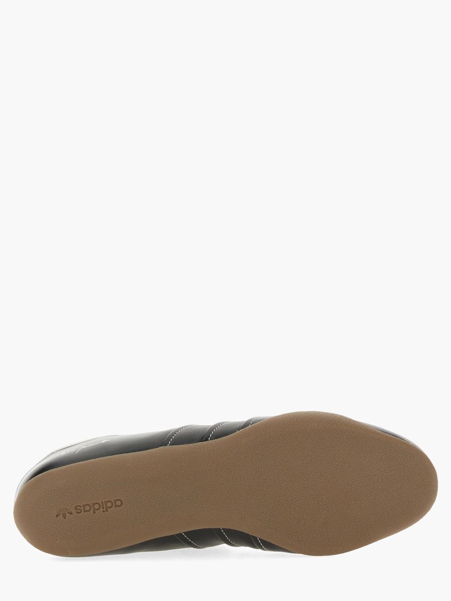 nanito_source_url:https://nokinstyle.com/2370528/sneakers-tokyo.jpg