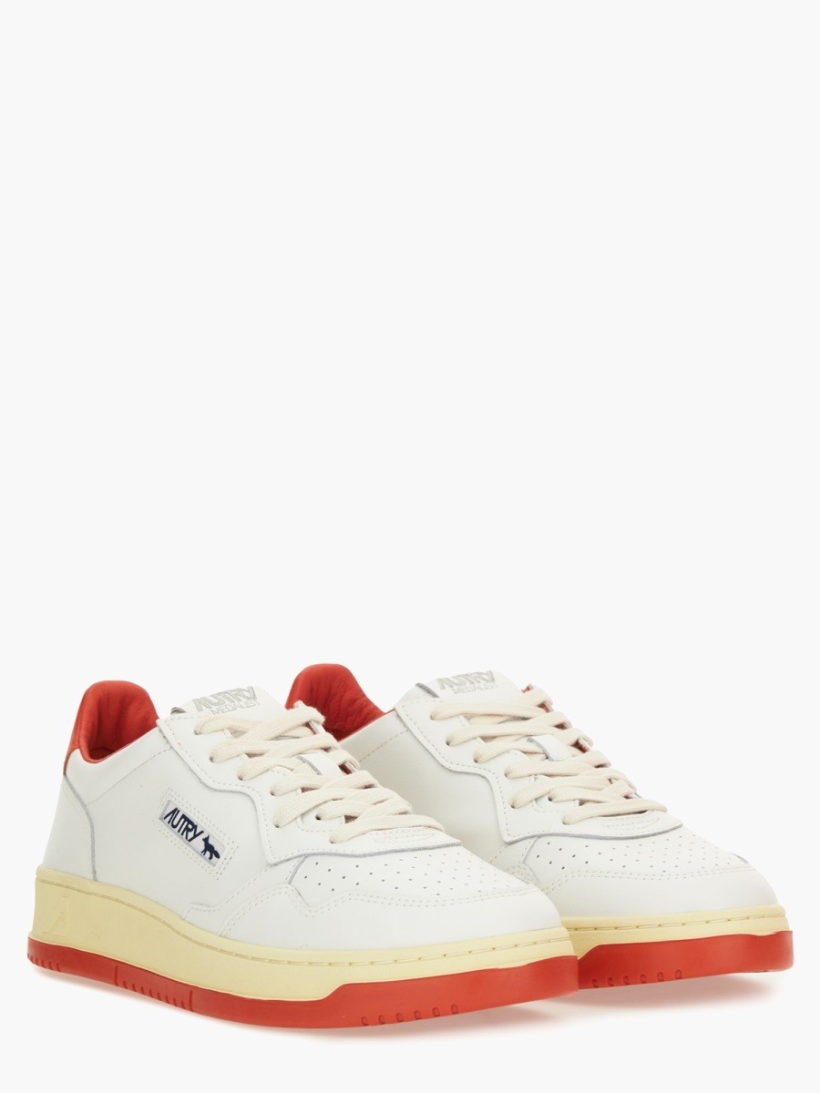 nanito_source_url:https://nokinstyle.com/2377513/medalist-low-sneaker.jpg