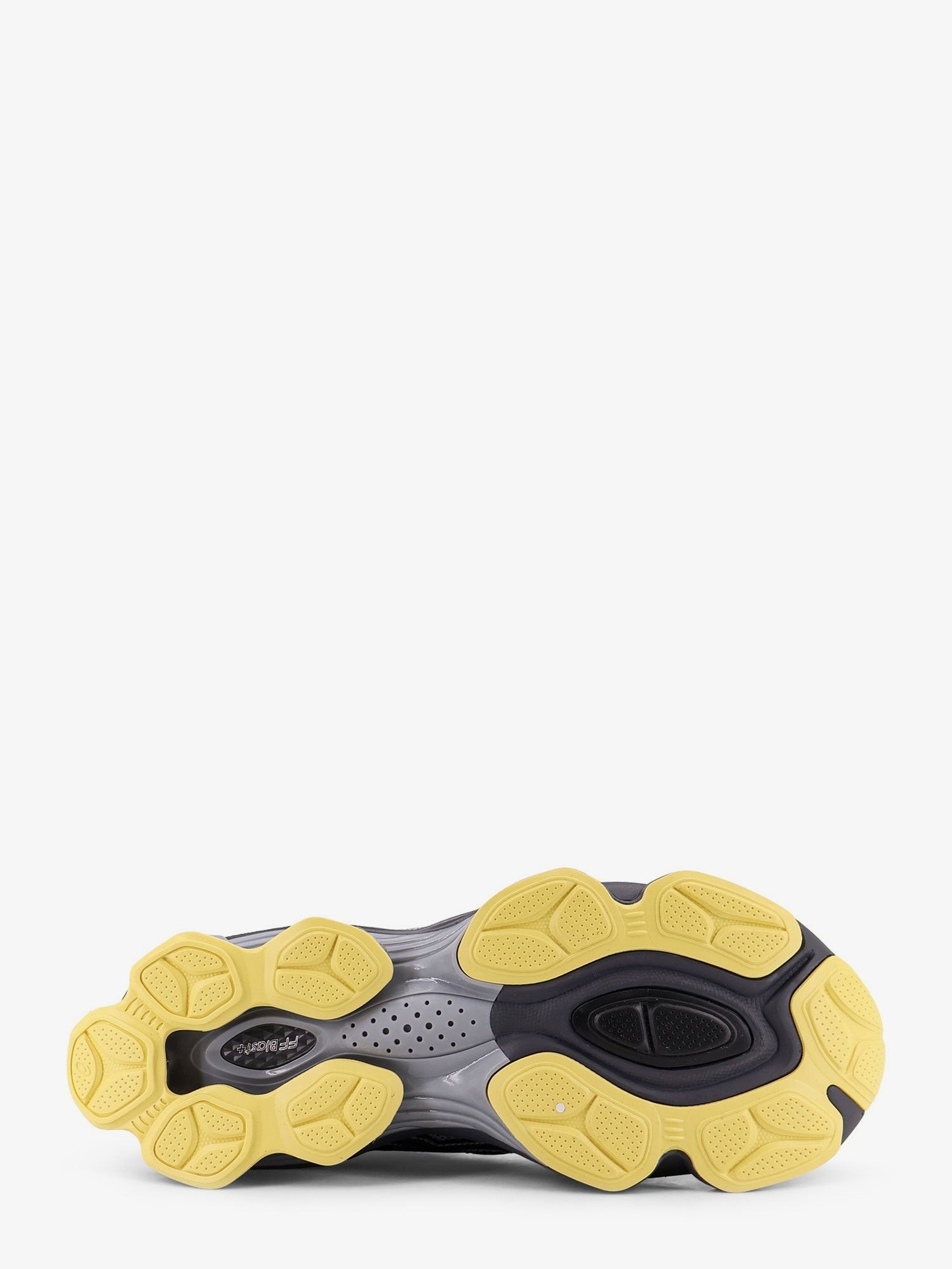 nanito_source_url:https://nokinstyle.com/2396331/gel-kinetic-mesh-sneakers-with-contrasting-inserts.jpg