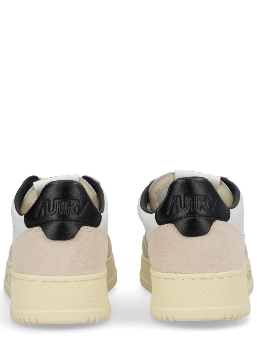 nanito_source_url:https://nokinstyle.com/2438487/sneaker-medalist-low.jpg