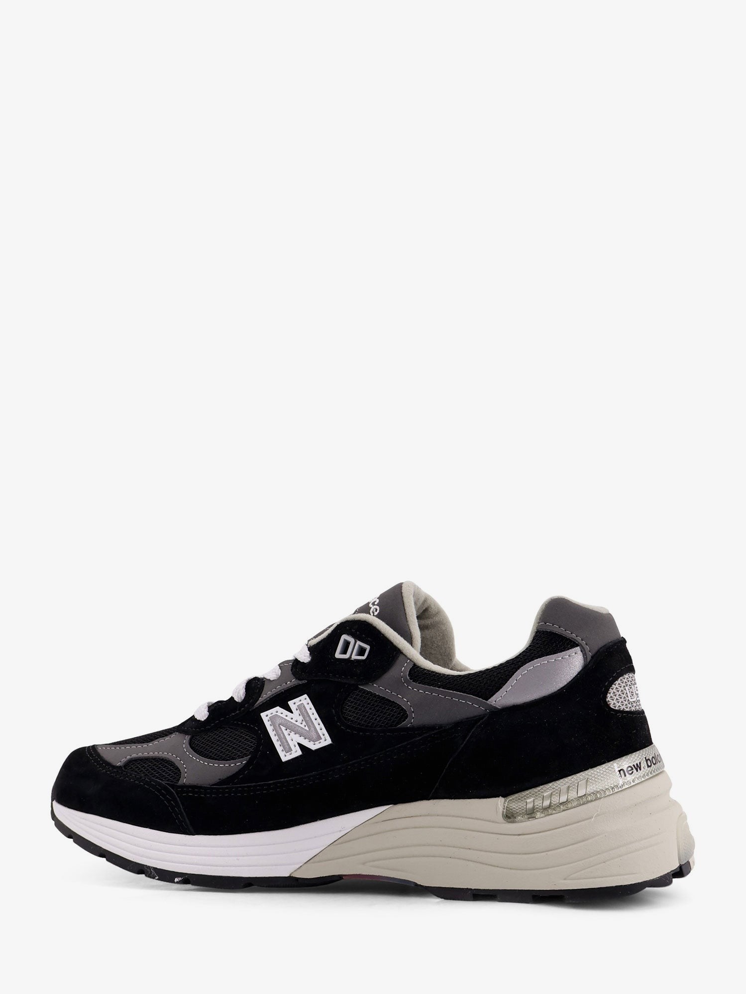 nanito_source_url:https://nokinstyle.com/2426892/mesh-and-suede-u992bk-sneakers.jpg