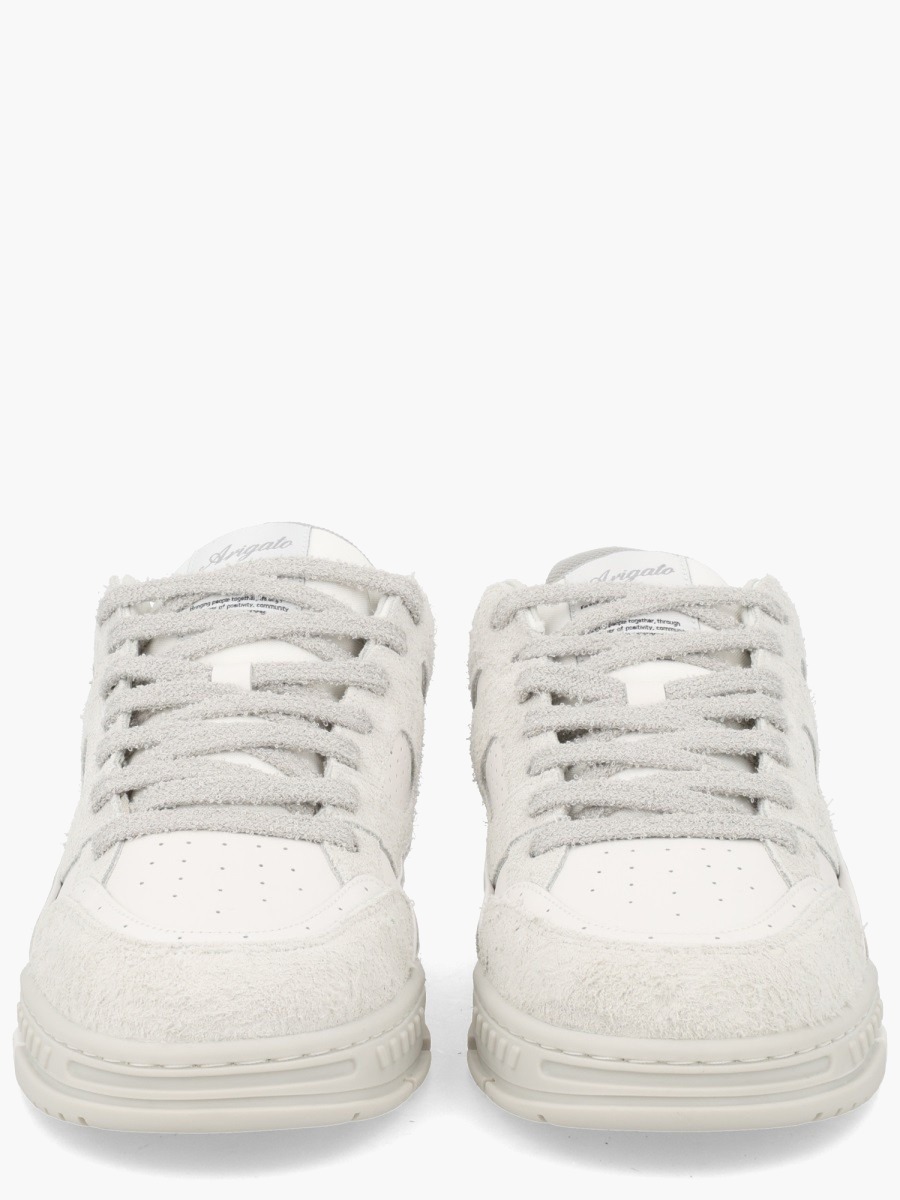 nanito_source_url:https://nokinstyle.com/2328132/sneaker-area-lo.jpg