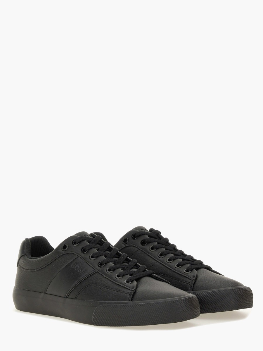 nanito_source_url:https://nokinstyle.com/2368863/leather-sneaker.jpg