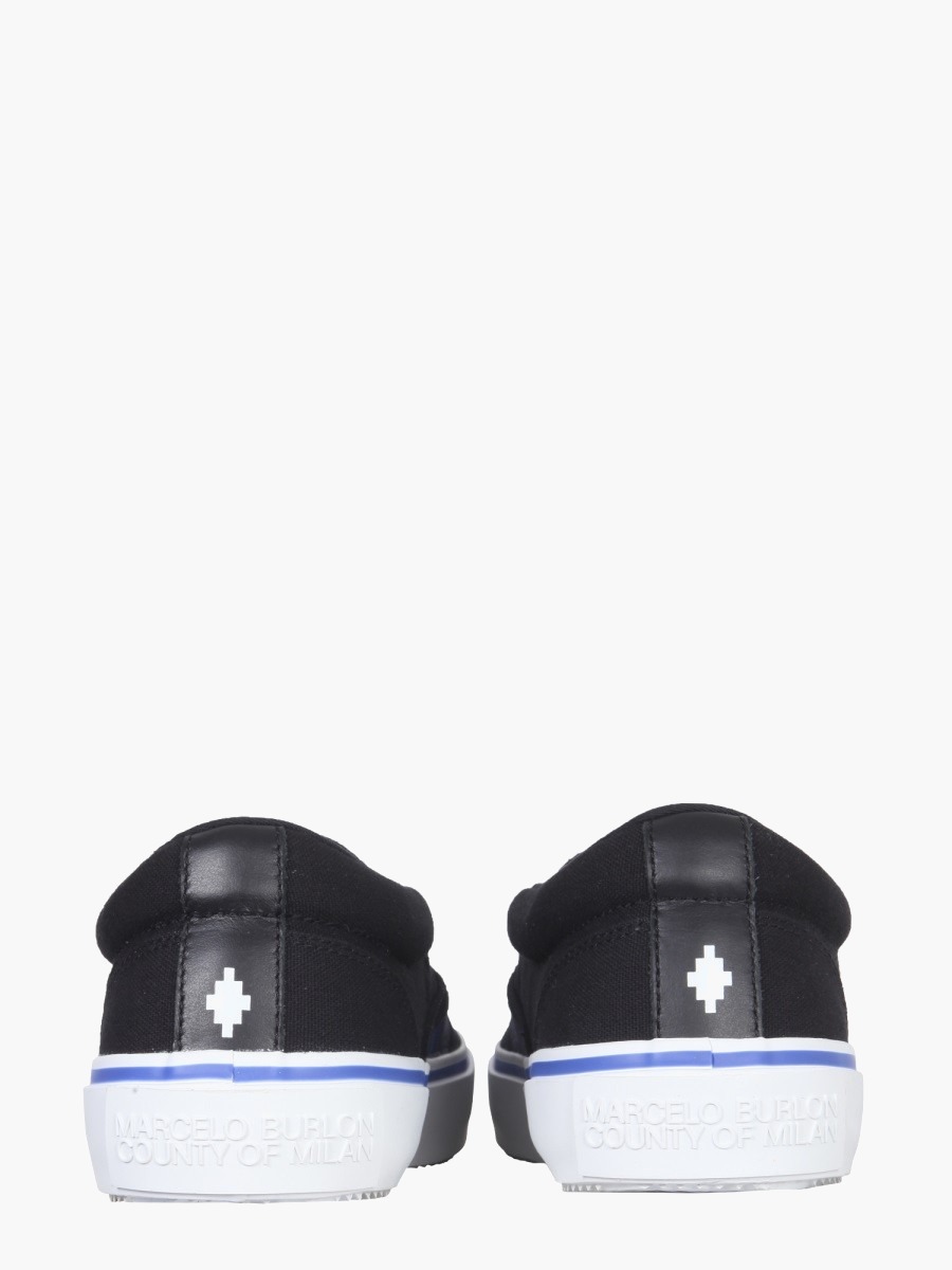 nanito_source_url:https://nokinstyle.com/2354951/vulcanized-slip-ons.jpg