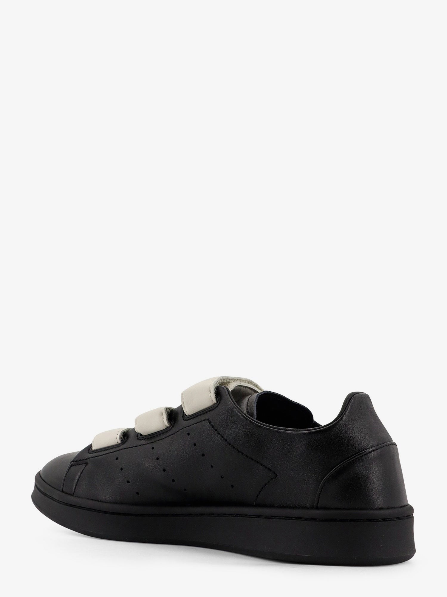 nanito_source_url:https://nokinstyle.com/2407741/y-3-stan-smith-velcro-leather-sneakers.jpg