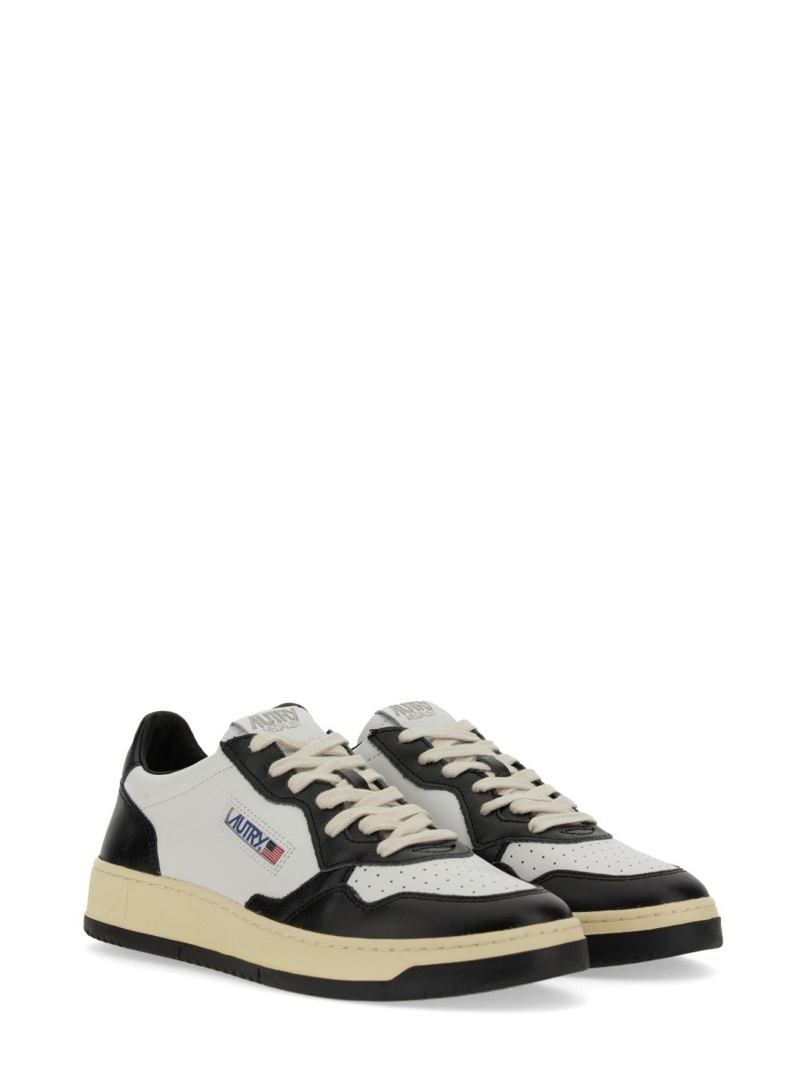 nanito_source_url:https://nokinstyle.com/2438509/sneaker-medalist-low.jpg