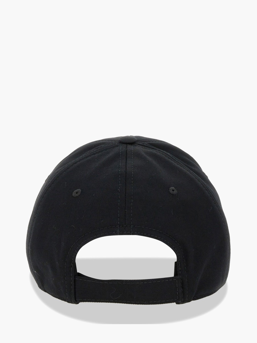nanito_source_url:https://nokinstyle.com/2381588/baseball-hat-with-logo.jpg