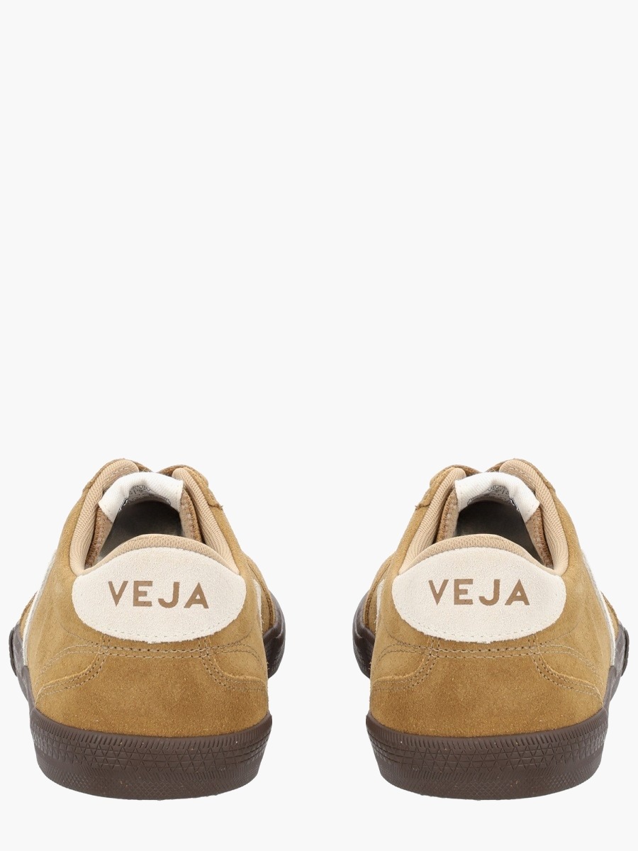 nanito_source_url:https://nokinstyle.com/2365476/volley-sneaker.jpg