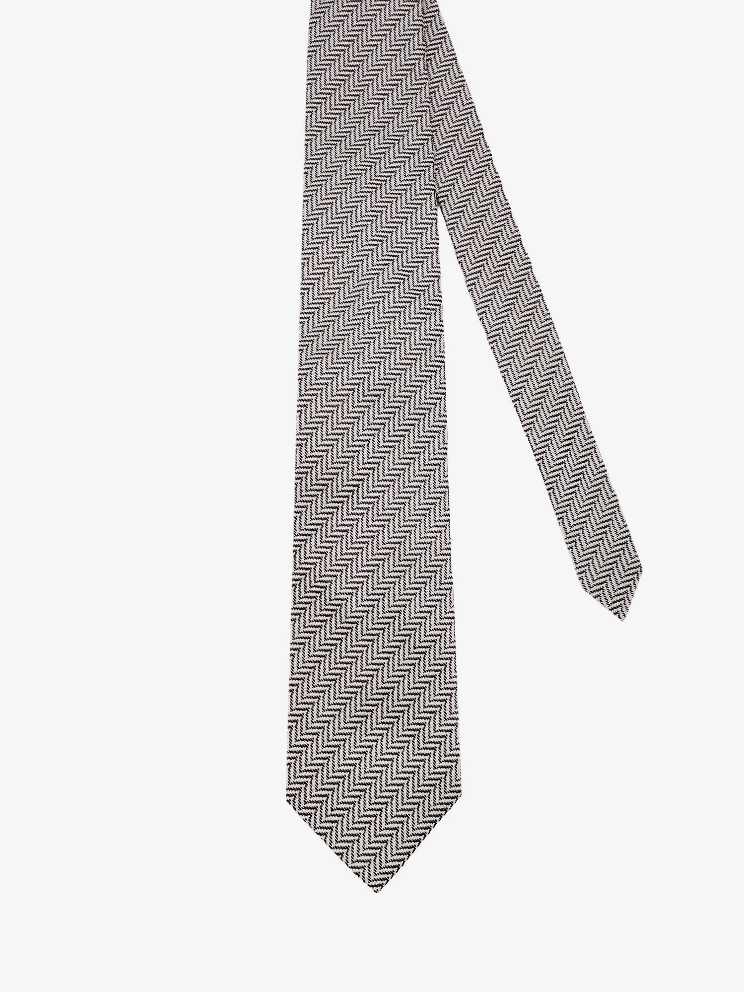 nanito_source_url:https://nokinstyle.com/2402243/silk-tie.jpg