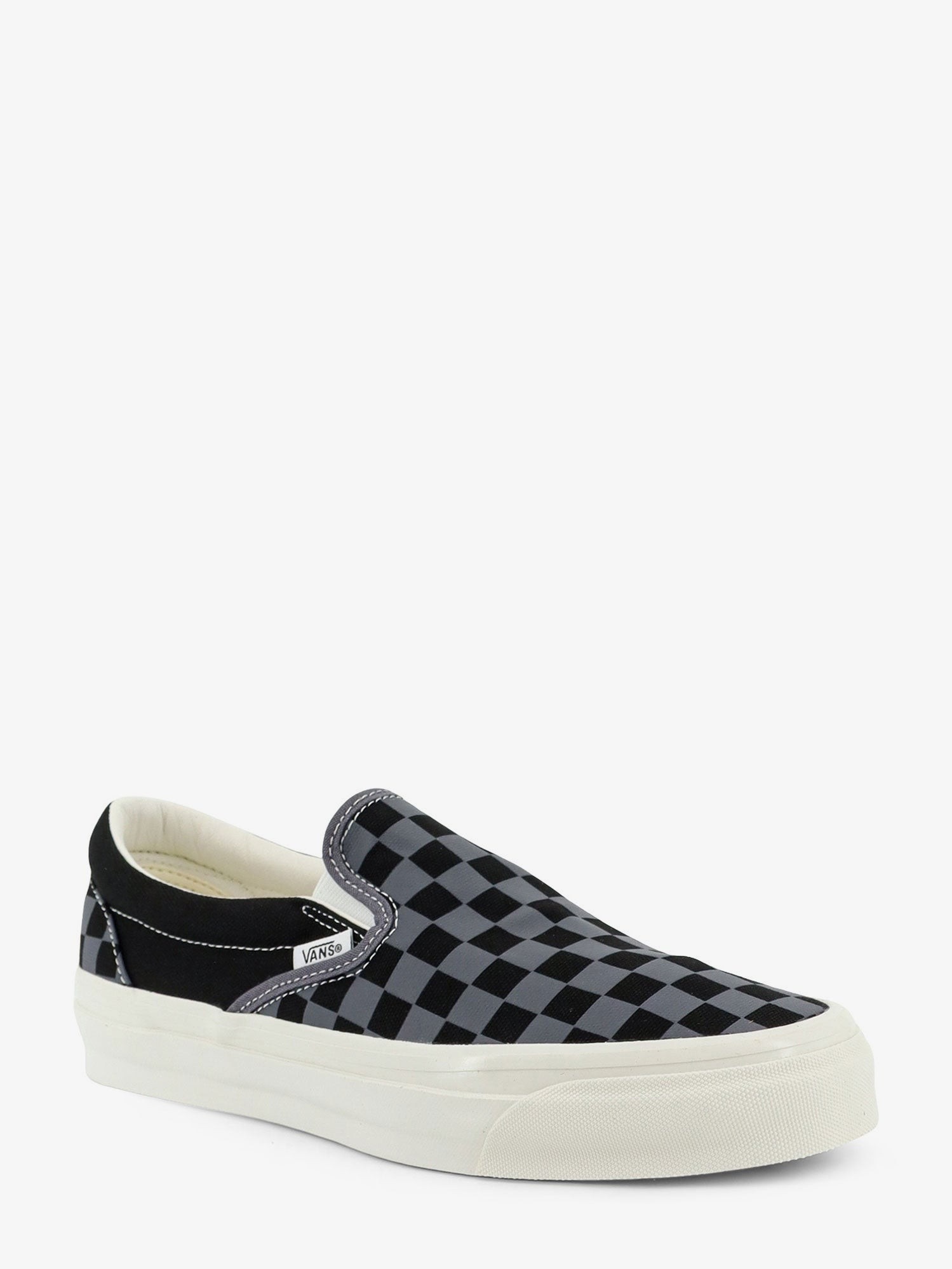 nanito_source_url:https://nokinstyle.com/2410688/lx-classic-slip-on-98-canvas-sneakers.jpg