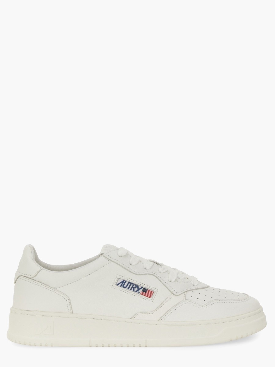 nanito_source_url:https://nokinstyle.com/2337842/medalist-low-sneaker.jpg