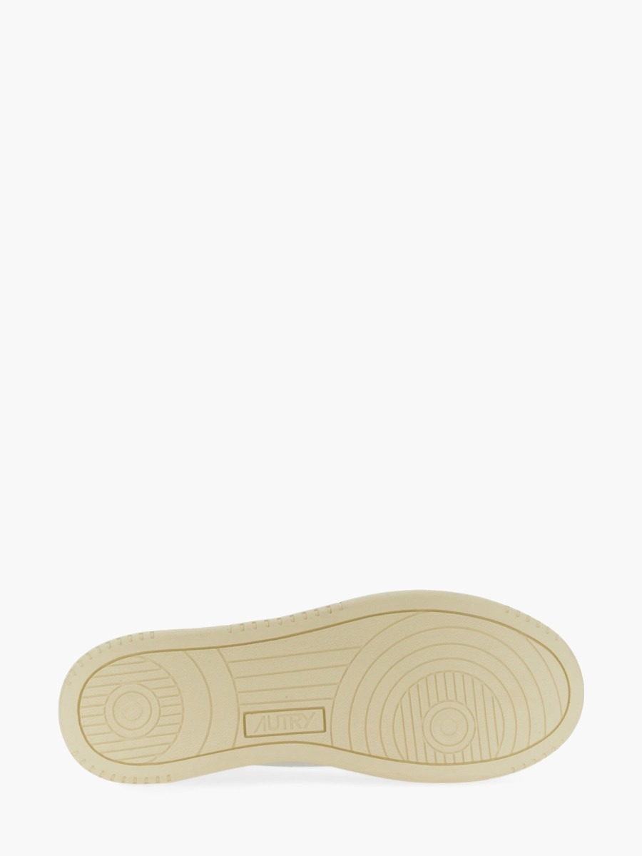 nanito_source_url:https://nokinstyle.com/2330160/medalist-low-sneaker.jpg