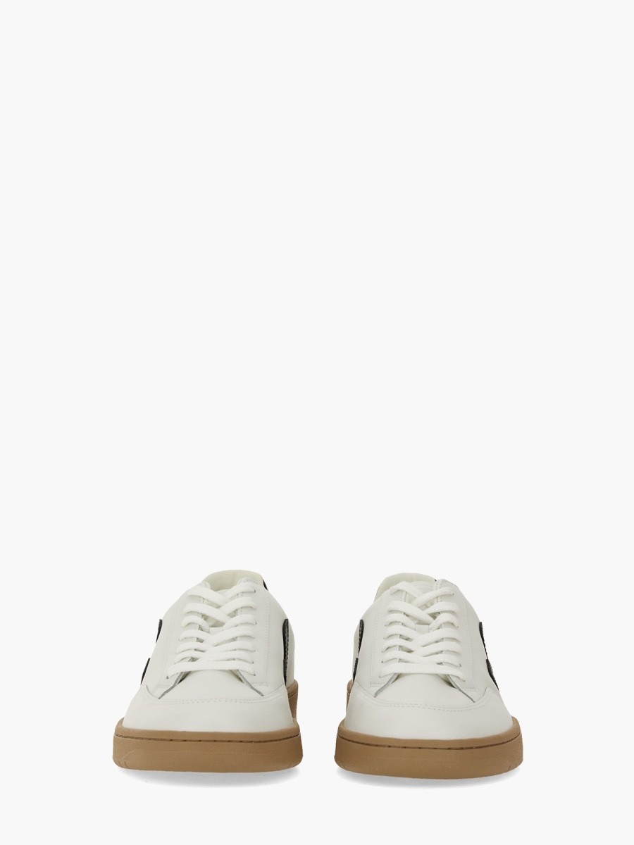 nanito_source_url:https://nokinstyle.com/2348791/sneaker-v-12.jpg