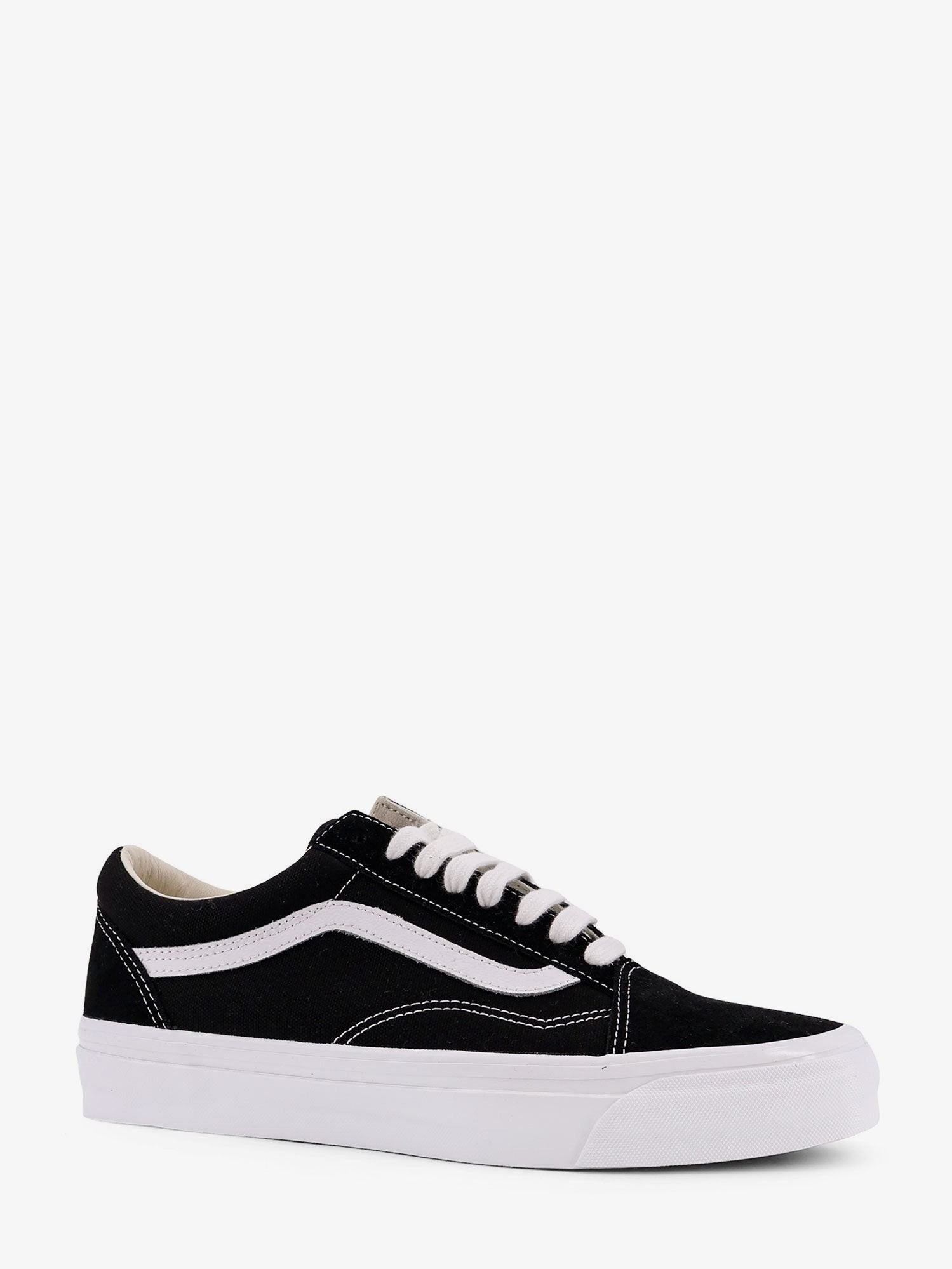 nanito_source_url:https://nokinstyle.com/2395715/lx-old-skool-canvas-sneakers.jpg