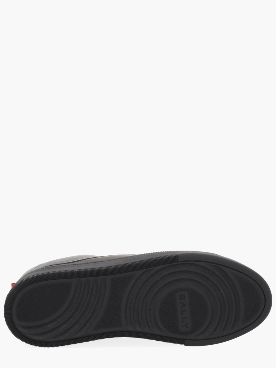 nanito_source_url:https://nokinstyle.com/2365777/sneaker-rossy.jpg