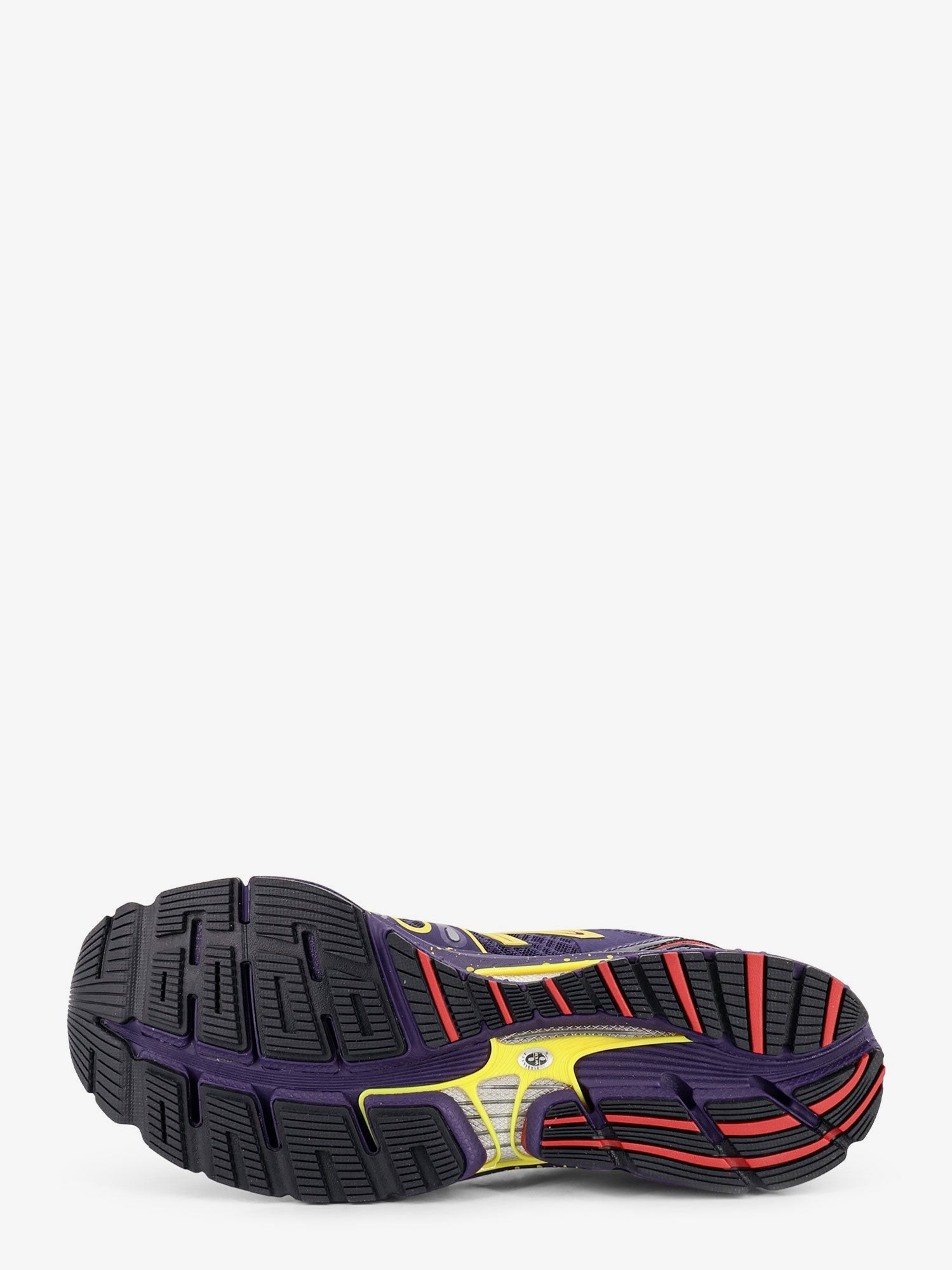 nanito_source_url:https://nokinstyle.com/2419038/18909-mesh-sneakers-with-contrasting-side-logo.jpg