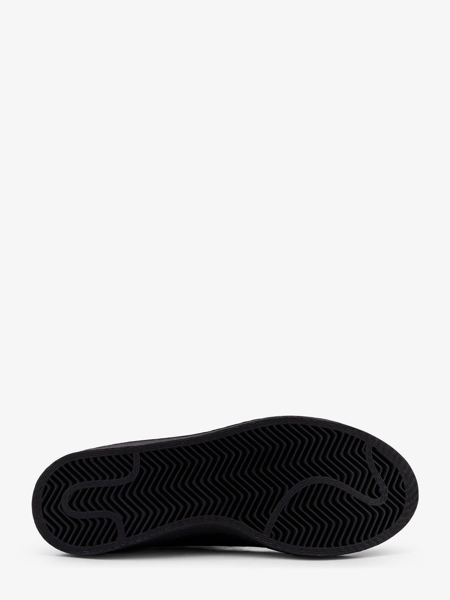 nanito_source_url:https://nokinstyle.com/2403745/leather-sneakers.jpg