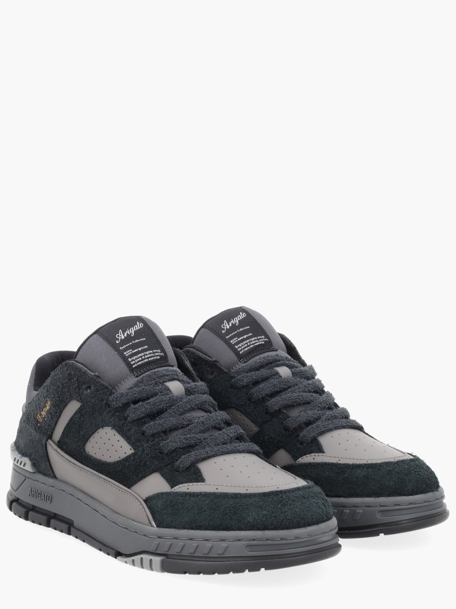 nanito_source_url:https://nokinstyle.com/2331878/sneaker-area-lo.jpg