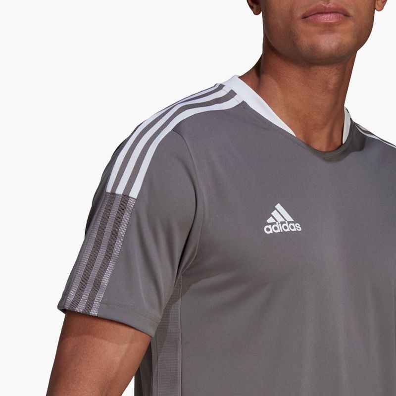nanito_source_url:https://b2bsportswholesale.net/public/storage/productimages/ea/c5/e7/e0/652861/image/xlarge_clean.jpg