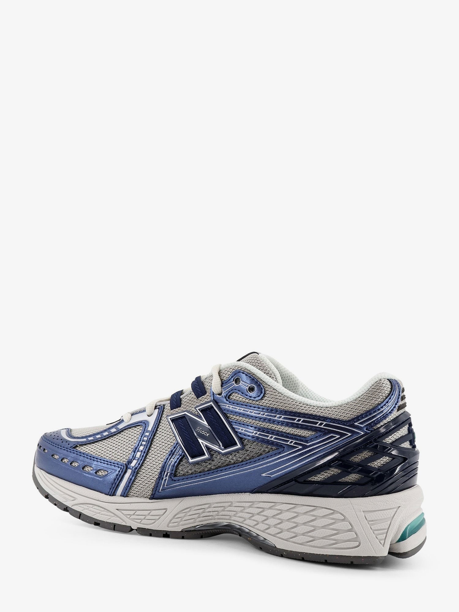 nanito_source_url:https://nokinstyle.com/2391258/u190688-mesh-sneakers-with-side-logo.jpg
