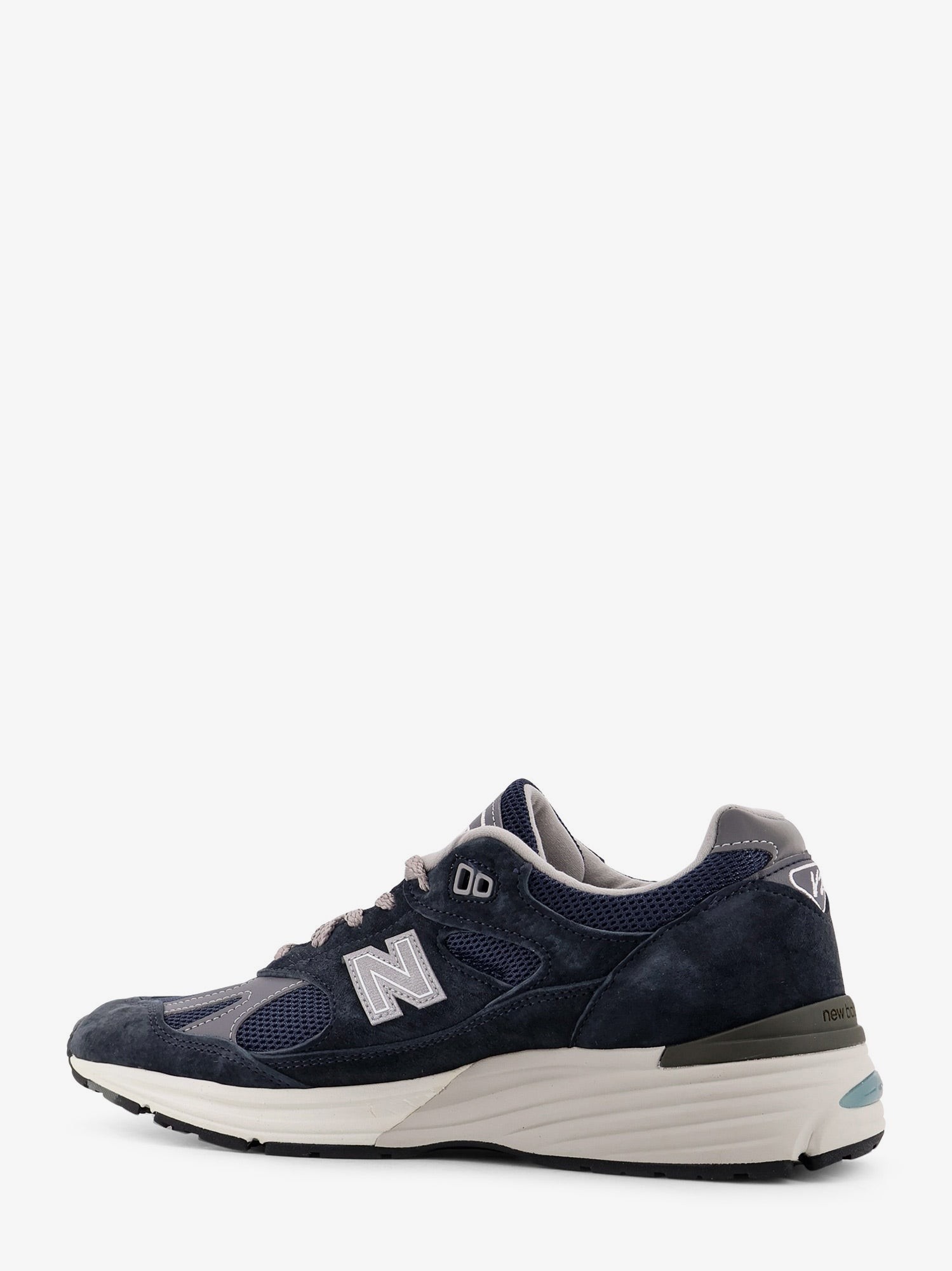nanito_source_url:https://nokinstyle.com/2409569/991-suede-low-top-sneakers.jpg