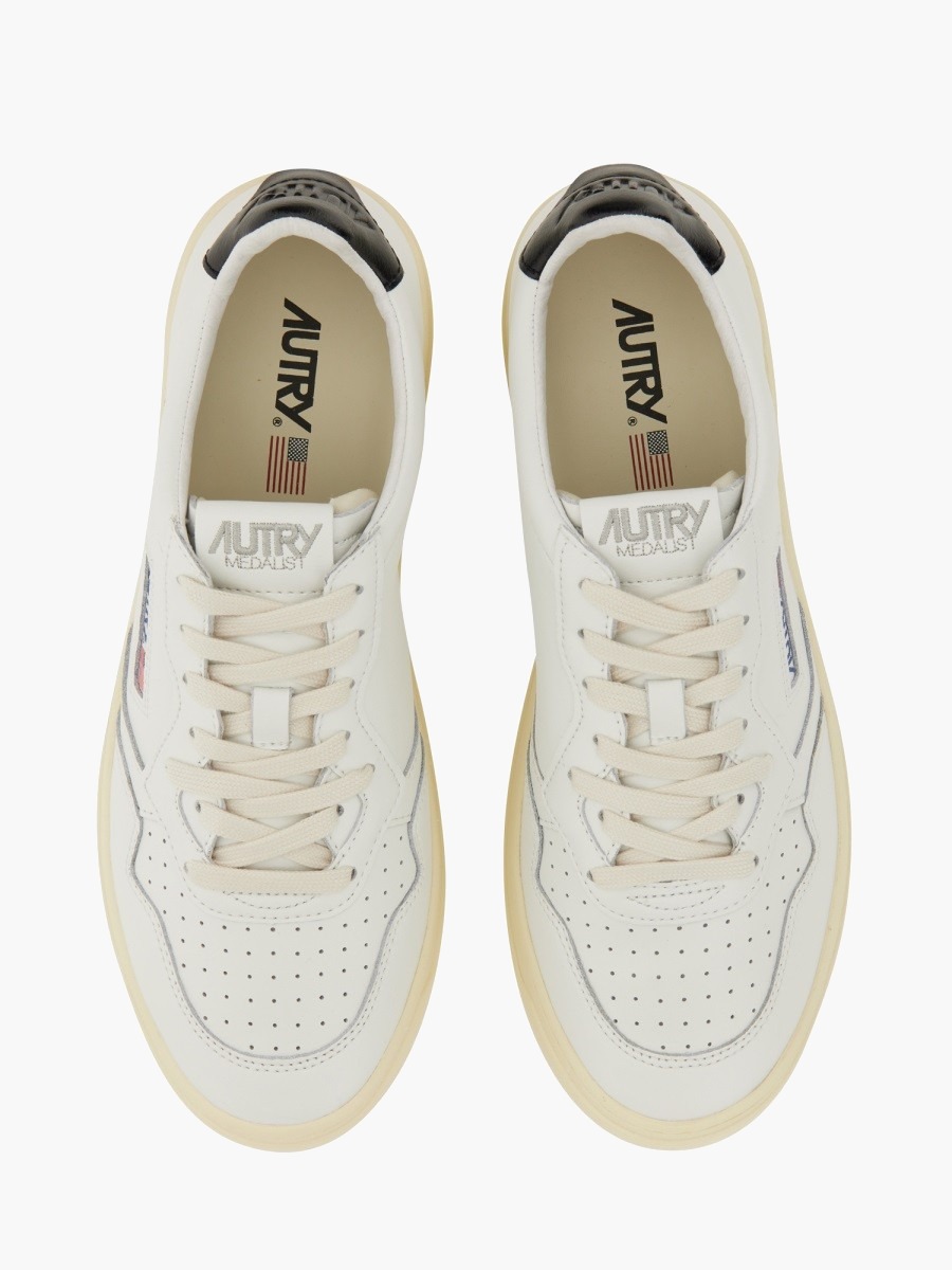 nanito_source_url:https://nokinstyle.com/2336290/medalist-low-sneaker.jpg