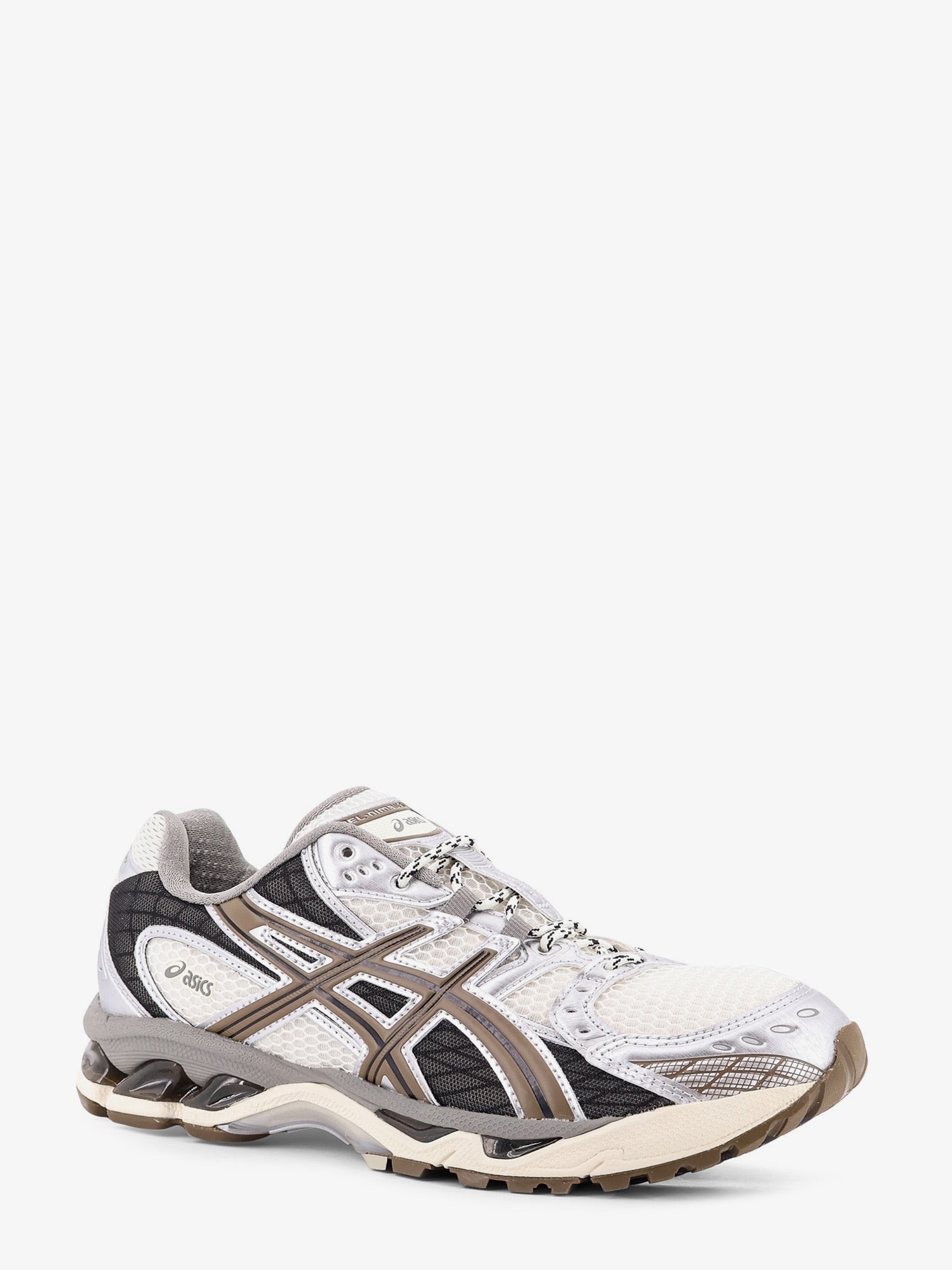 nanito_source_url:https://nokinstyle.com/2422699/gel-nimbus-101-low-top-mesh-sneakers.jpg