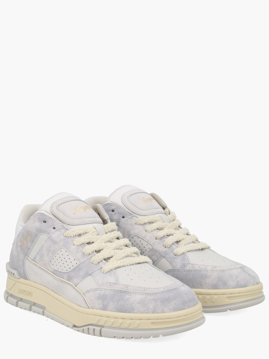 nanito_source_url:https://nokinstyle.com/2329587/sneaker-area-lo.jpg
