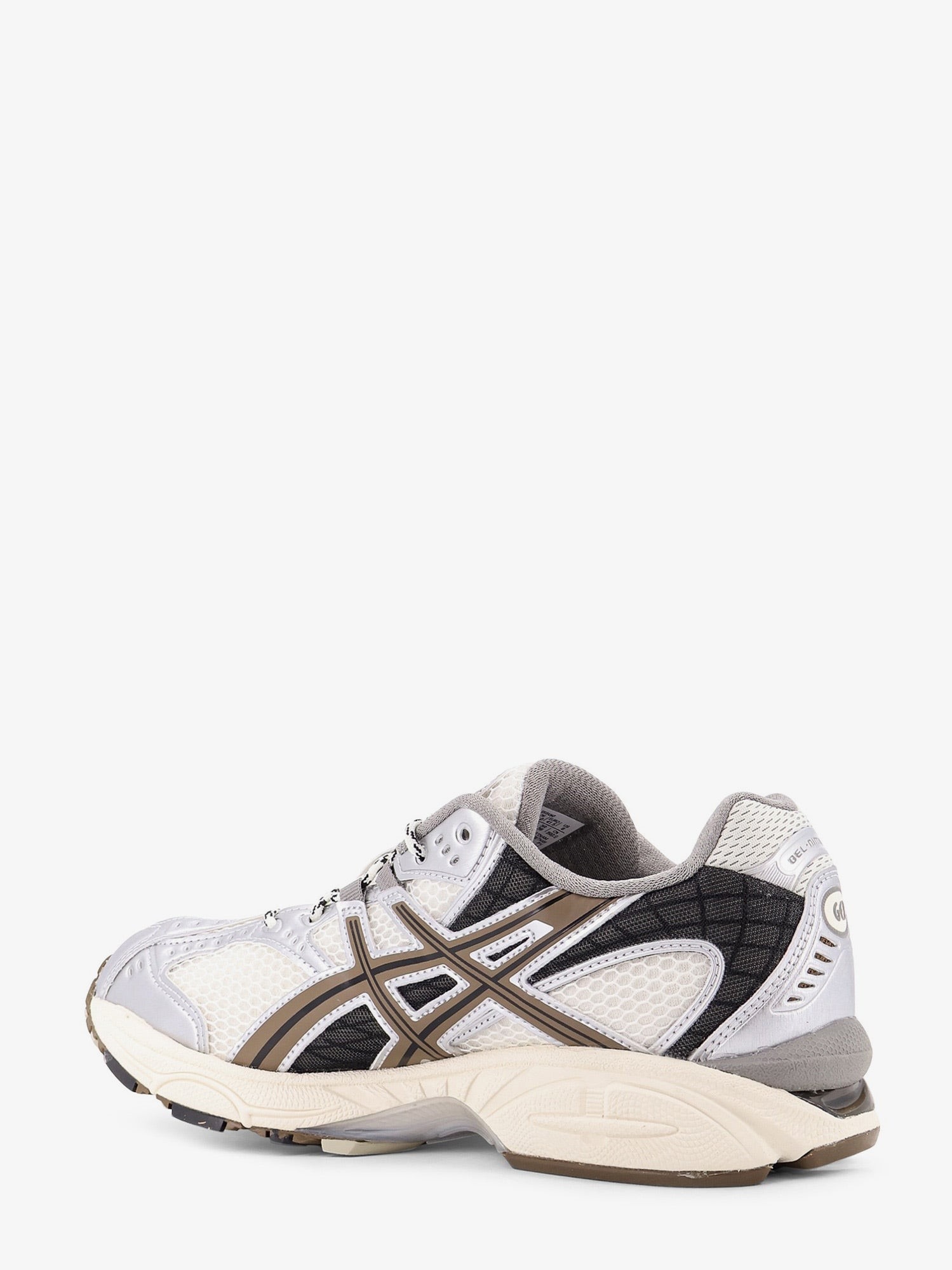 nanito_source_url:https://nokinstyle.com/2422700/gel-nimbus-101-low-top-mesh-sneakers.jpg