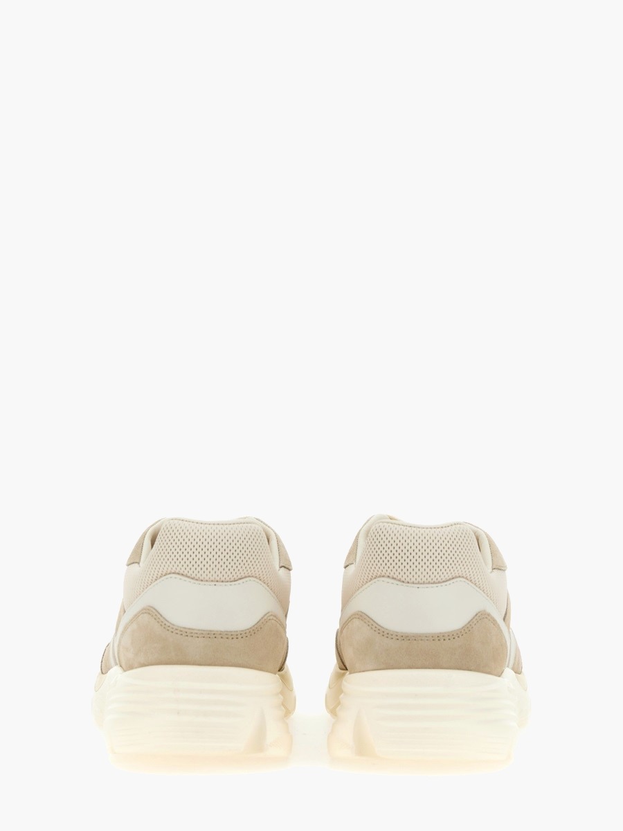 nanito_source_url:https://nokinstyle.com/2349773/sneaker-with-logo.jpg