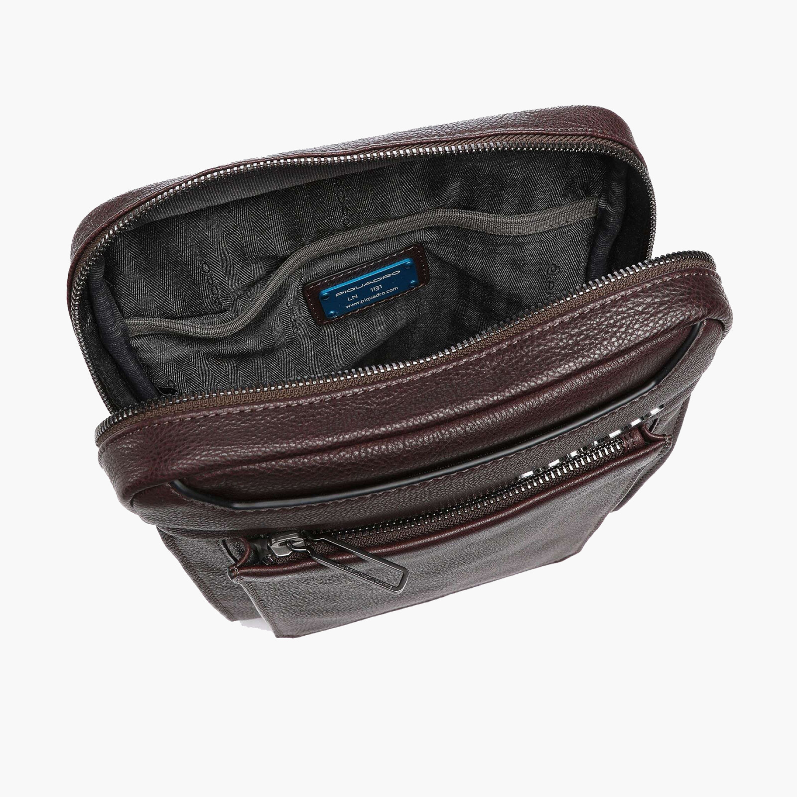 nanito_source_url:https://www.mewse.ro/images/produse/piquadro-tallin-leather-small-crossbody-bag-brown-ca1816w108-21-5-x-27-x-7-cm-for-men--1677667442.jpg