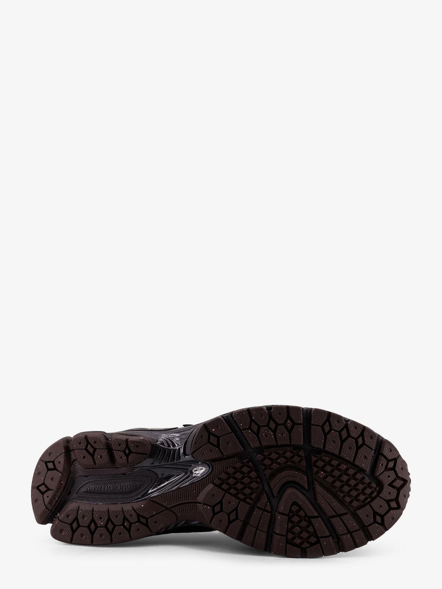 nanito_source_url:https://nokinstyle.com/2398419/19062-mesh-sneakers-with-logo-on-the-side.jpg