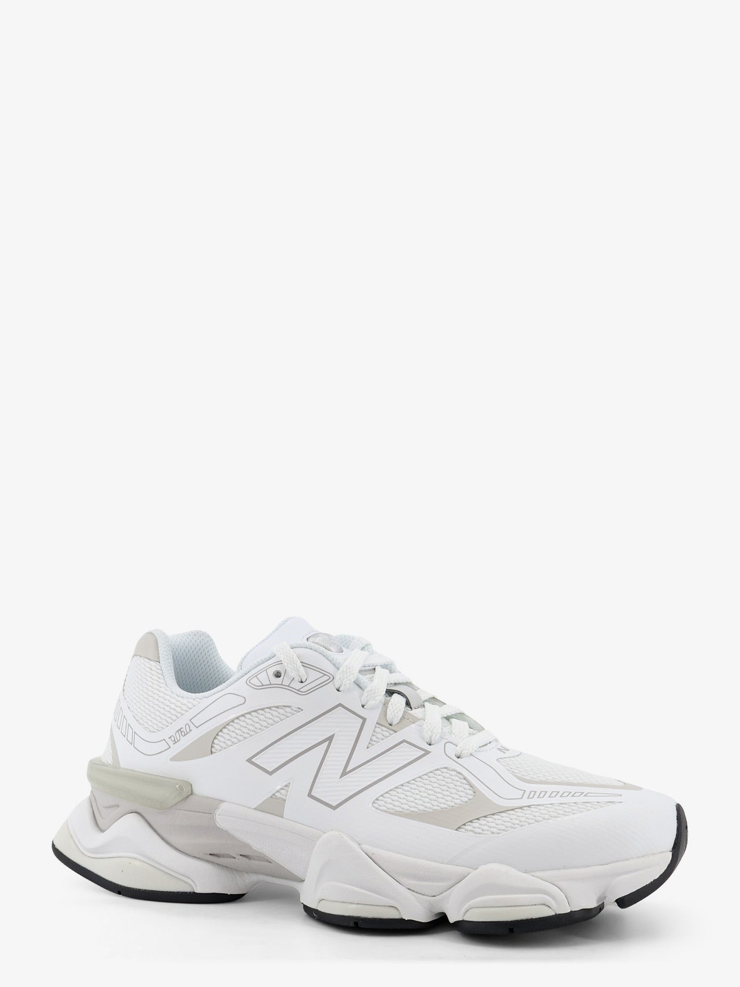 nanito_source_url:https://nokinstyle.com/2391340/u90608-mesh-sneakers-with-side-logo.jpg
