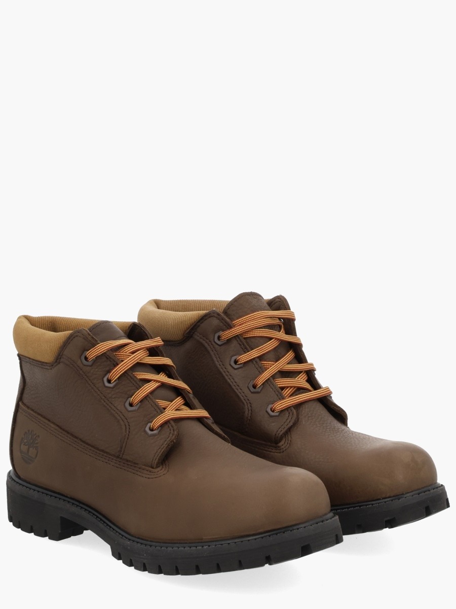 nanito_source_url:https://nokinstyle.com/2379130/waterproof-chukka-boot.jpg