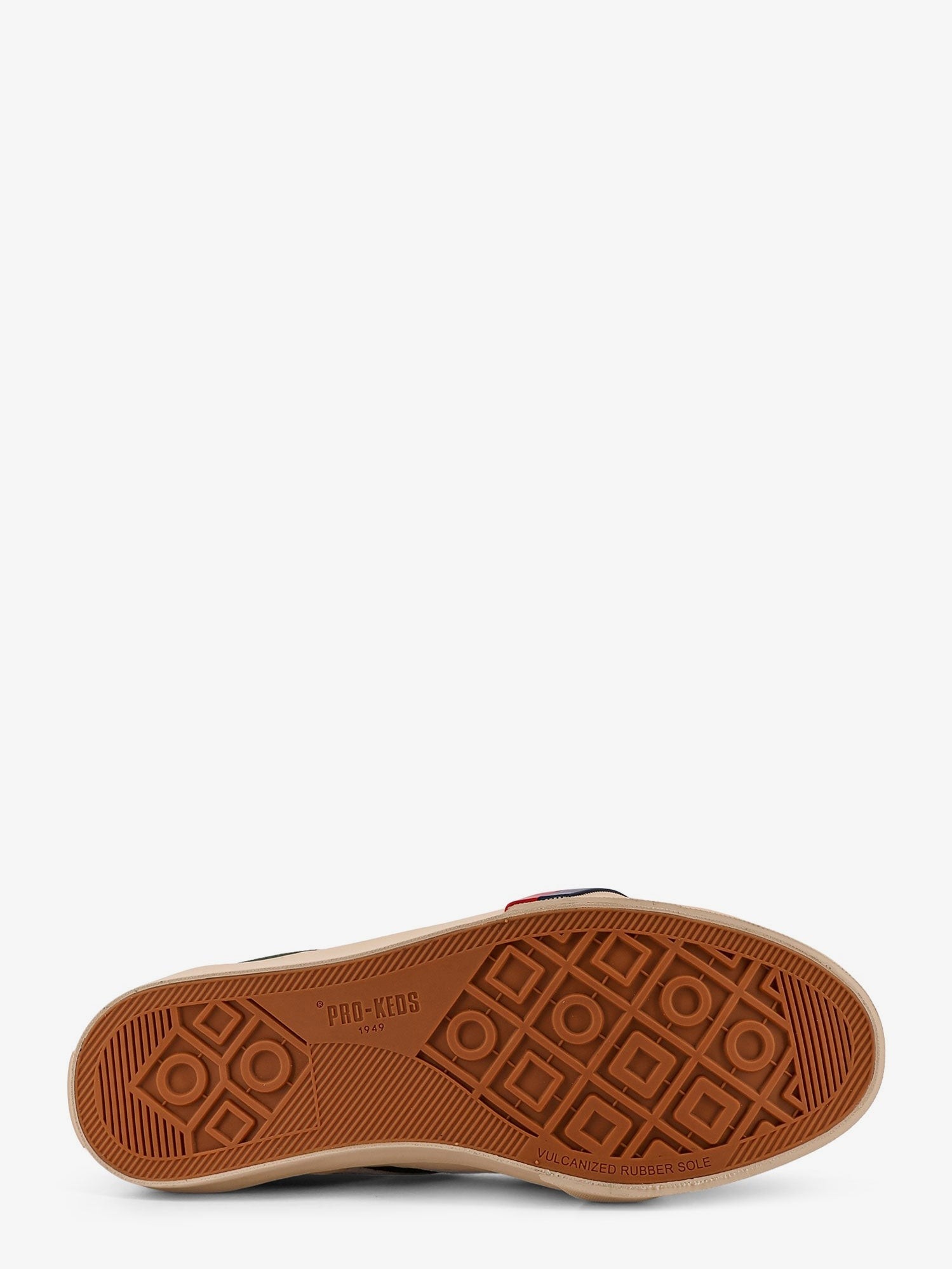 nanito_source_url:https://nokinstyle.com/2402795/royal-classic-suede-sneakers.jpg