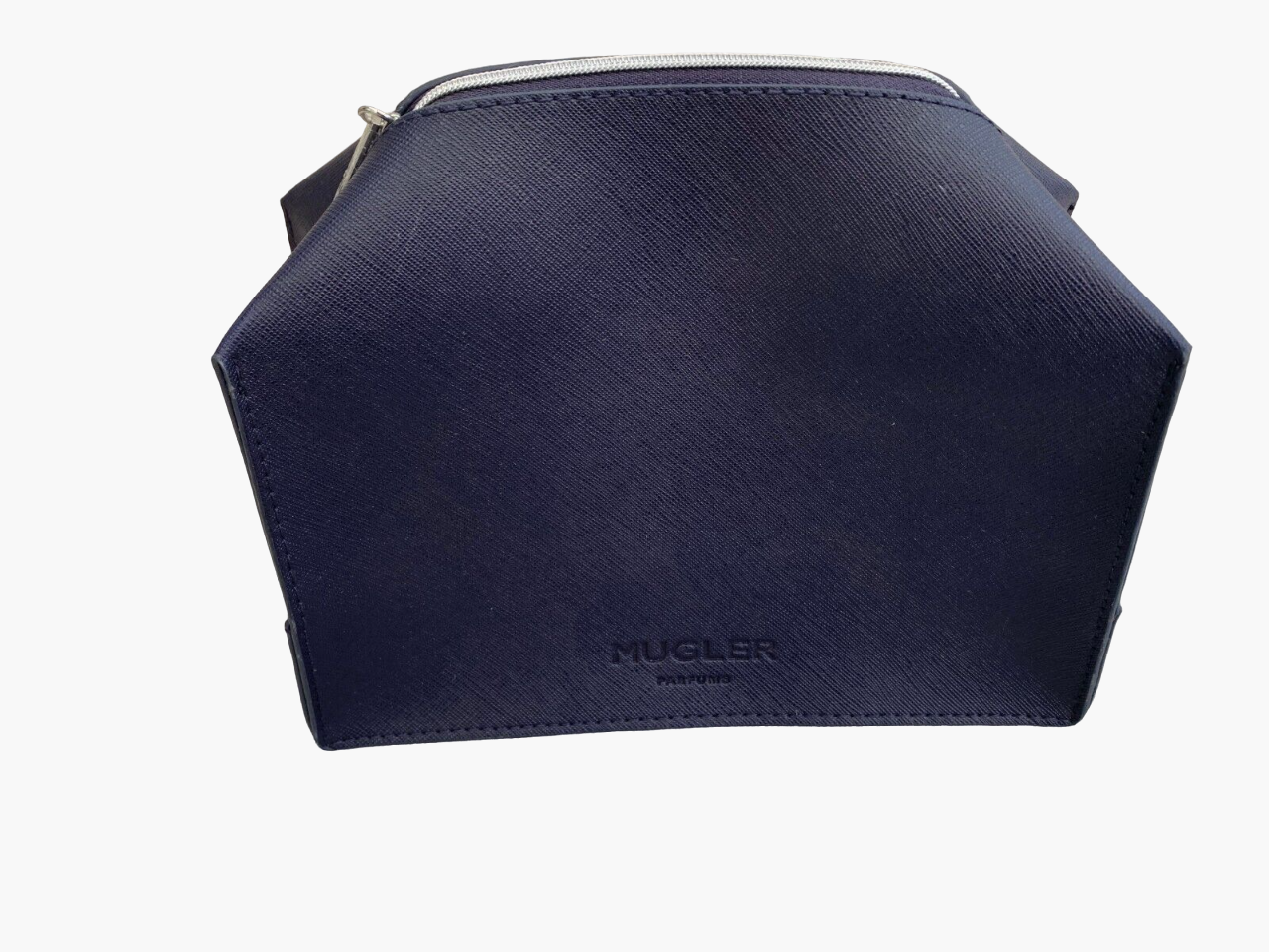 nanito_source_url:https://www.mewse.ro/images/produse/thierry-mugler-alien-bag-toiletry-for-men-1678345756.png