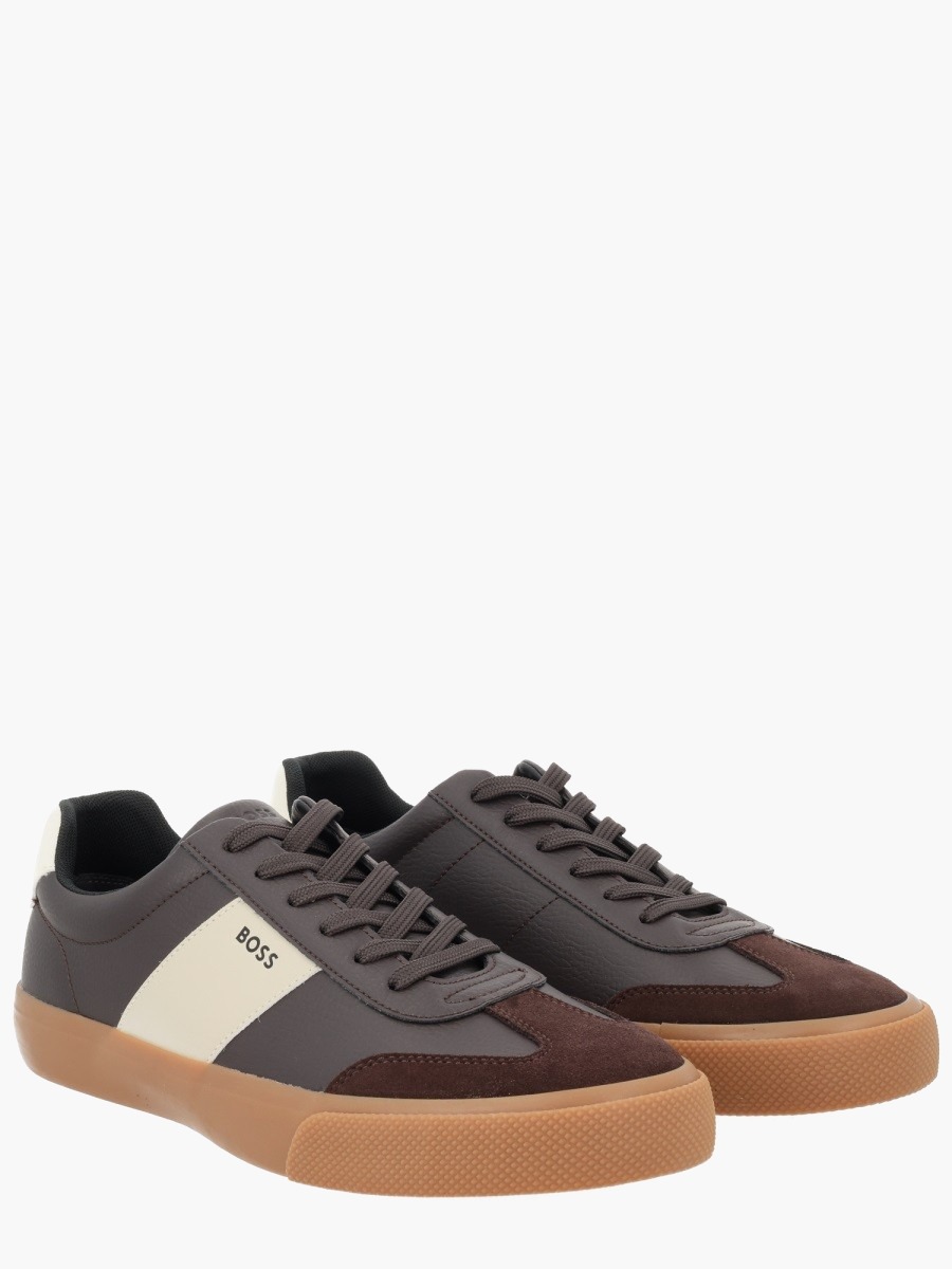 nanito_source_url:https://nokinstyle.com/2342299/sneaker-with-logo.jpg