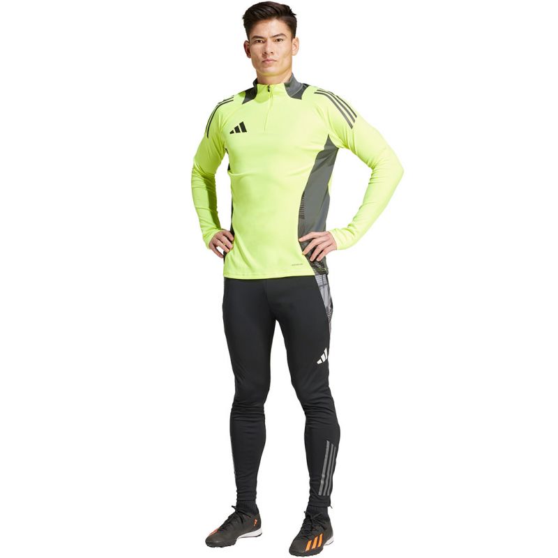 nanito_source_url:https://b2bsportswholesale.net/public/storage/productimages/80/24/1a/f1/1094140/image/xlarge_clean.jpg