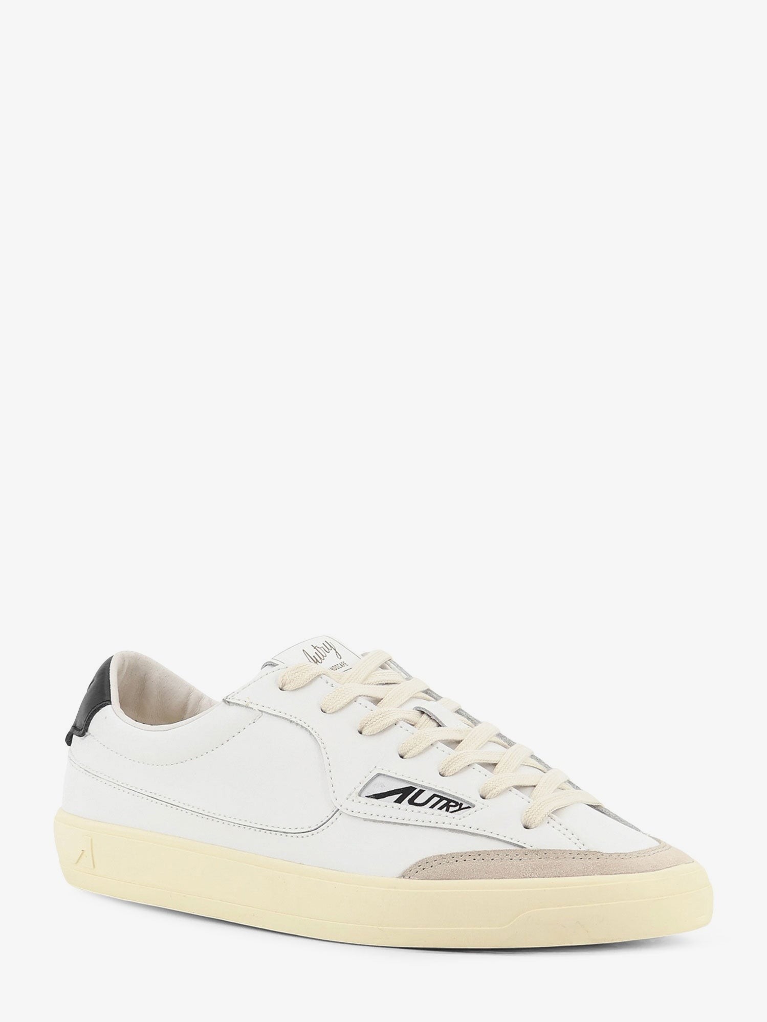 nanito_source_url:https://nokinstyle.com/2410621/windscape-leather-sneakers-with-suede-insert.jpg