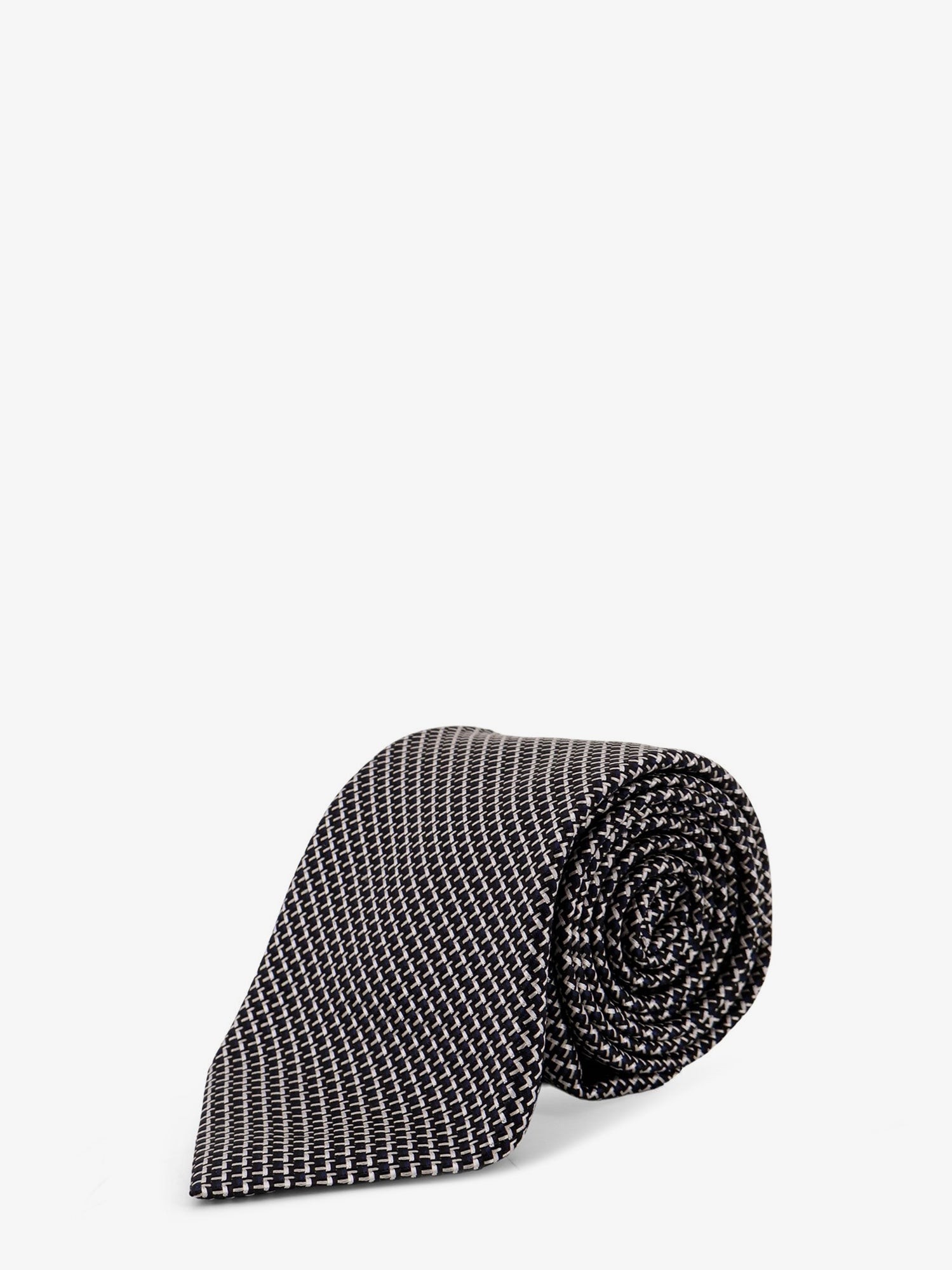 nanito_source_url:https://nokinstyle.com/2402258/silk-tie.jpg
