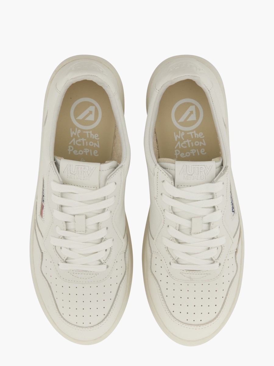 nanito_source_url:https://nokinstyle.com/2337845/medalist-low-sneaker.jpg