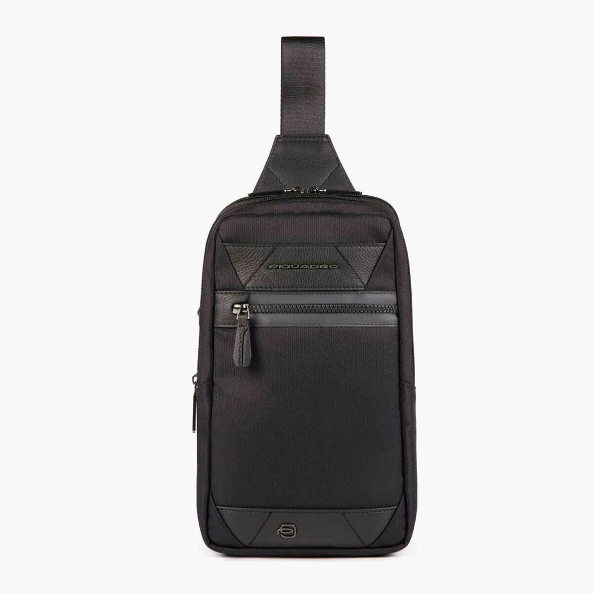 nanito_source_url:https://www.mewse.ro/images/produse/piquadro-trakai-leather-fabric-mono-sling-crossbody-bag-black-42021990-31-x-18-x-7-cm-for-men-1678101833.jpg