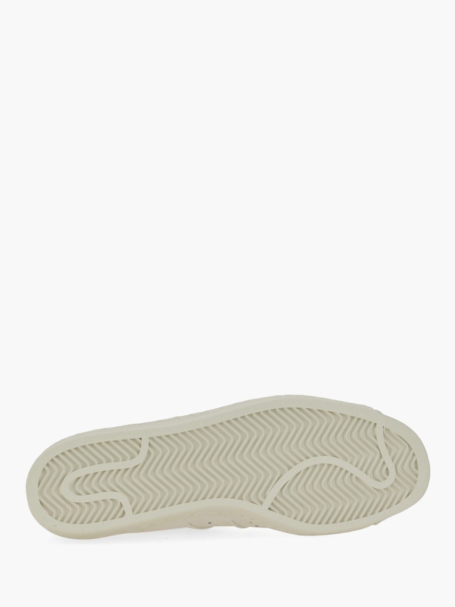nanito_source_url:https://nokinstyle.com/2368576/superstar-sneaker.jpg