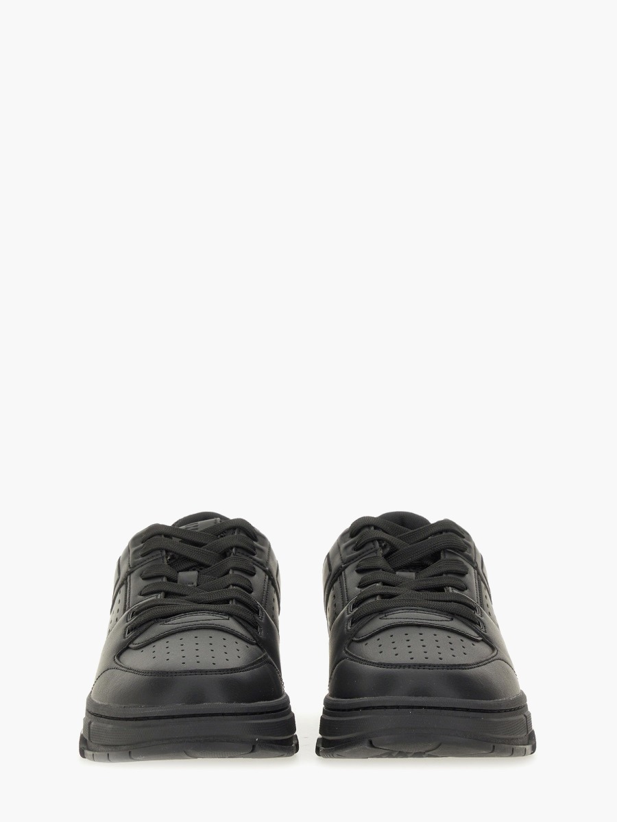 nanito_source_url:https://nokinstyle.com/2372108/sneaker-with-mesh-details.jpg