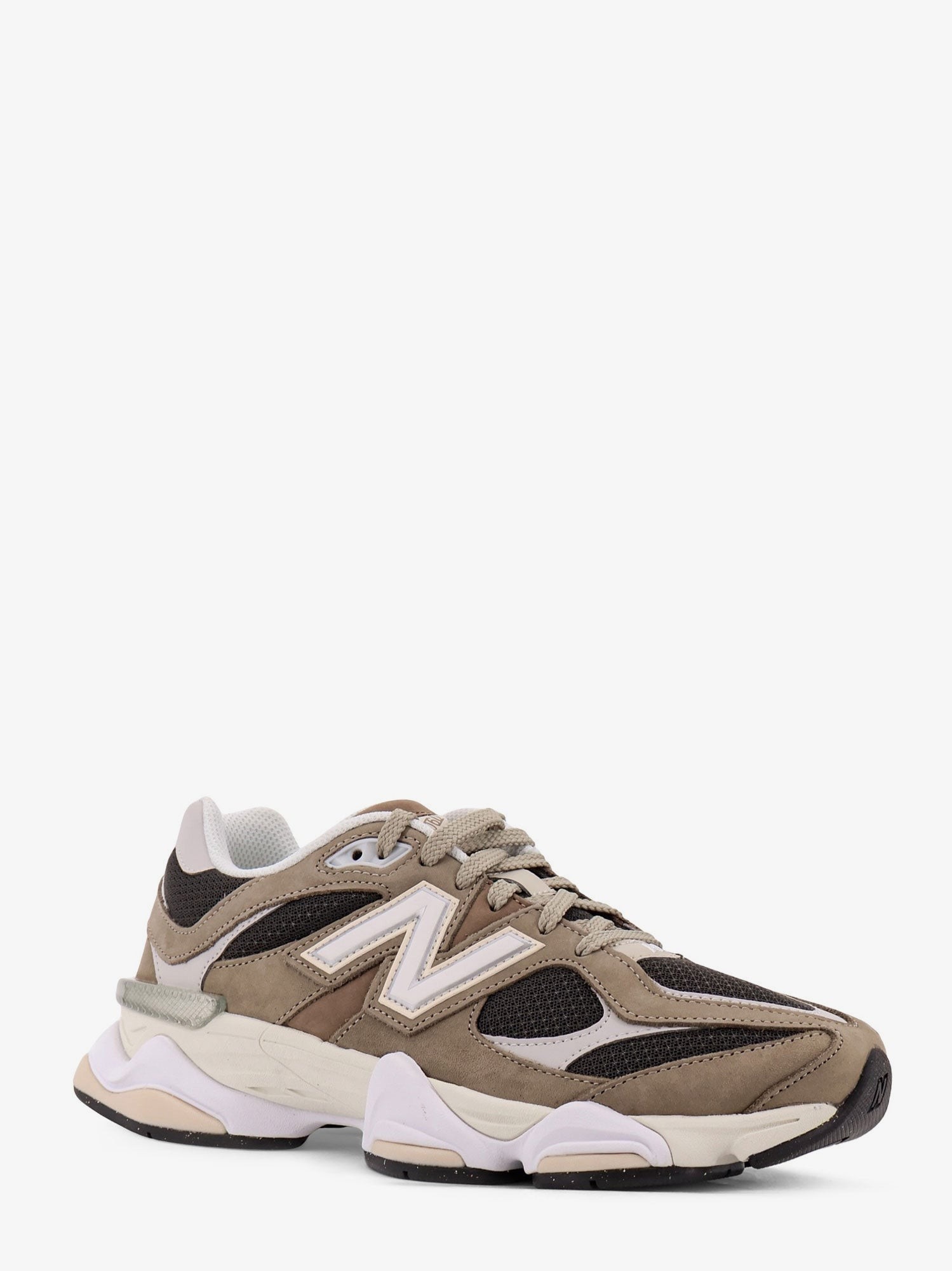 nanito_source_url:https://nokinstyle.com/2399225/9060-low-top-mesh-sneakers-with-suede-interts.jpg