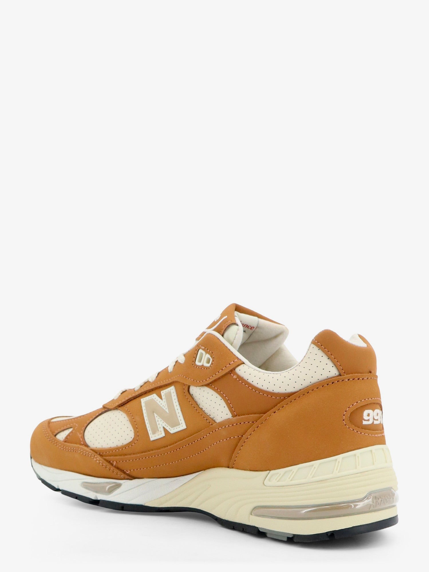 nanito_source_url:https://nokinstyle.com/2433744/991-tier-leather-sneakers-with-iconic-side-logo.jpg