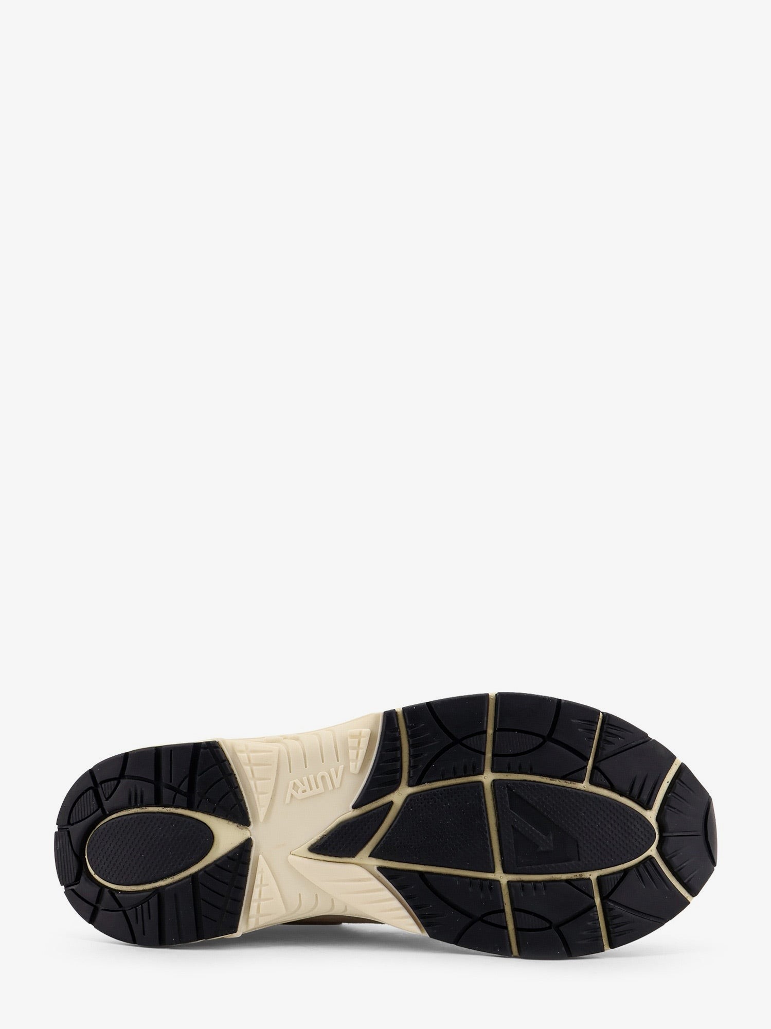 nanito_source_url:https://nokinstyle.com/2425002/hyperway-low-low-top-suede-sneakers.jpg