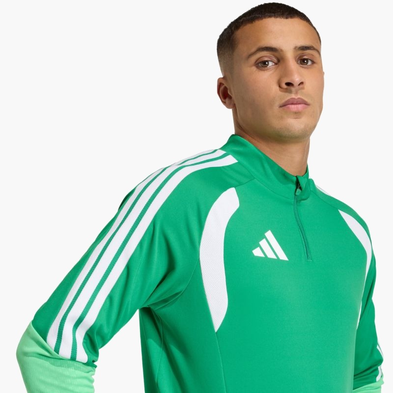 nanito_source_url:https://b2bsportswholesale.net/public/storage/productimages/b8/04/ce/10/1936300/image/xlarge_clean.jpg